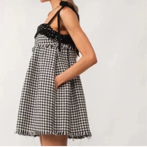 Chic Black and White Houndstooth Mini Dress - Picture 3 of 9